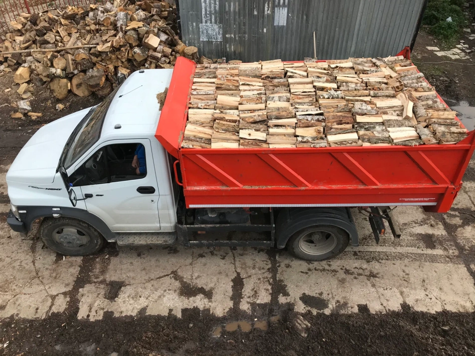 Склад дров компании Дровокол